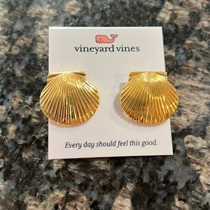 New! Vineyard Vines Scallop shell earrings
